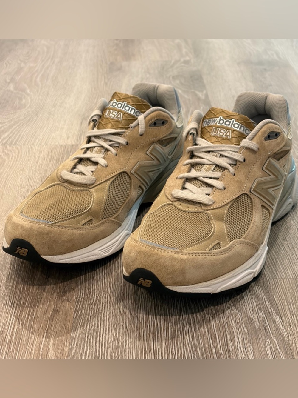New Balance 990v3 Shoes Sneakers Mens 11 Beige White Made In USA Suede M990BG3